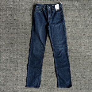 GAP 90s Straight High-Rise Jean
Size: 28 Tall
Condition:NWT